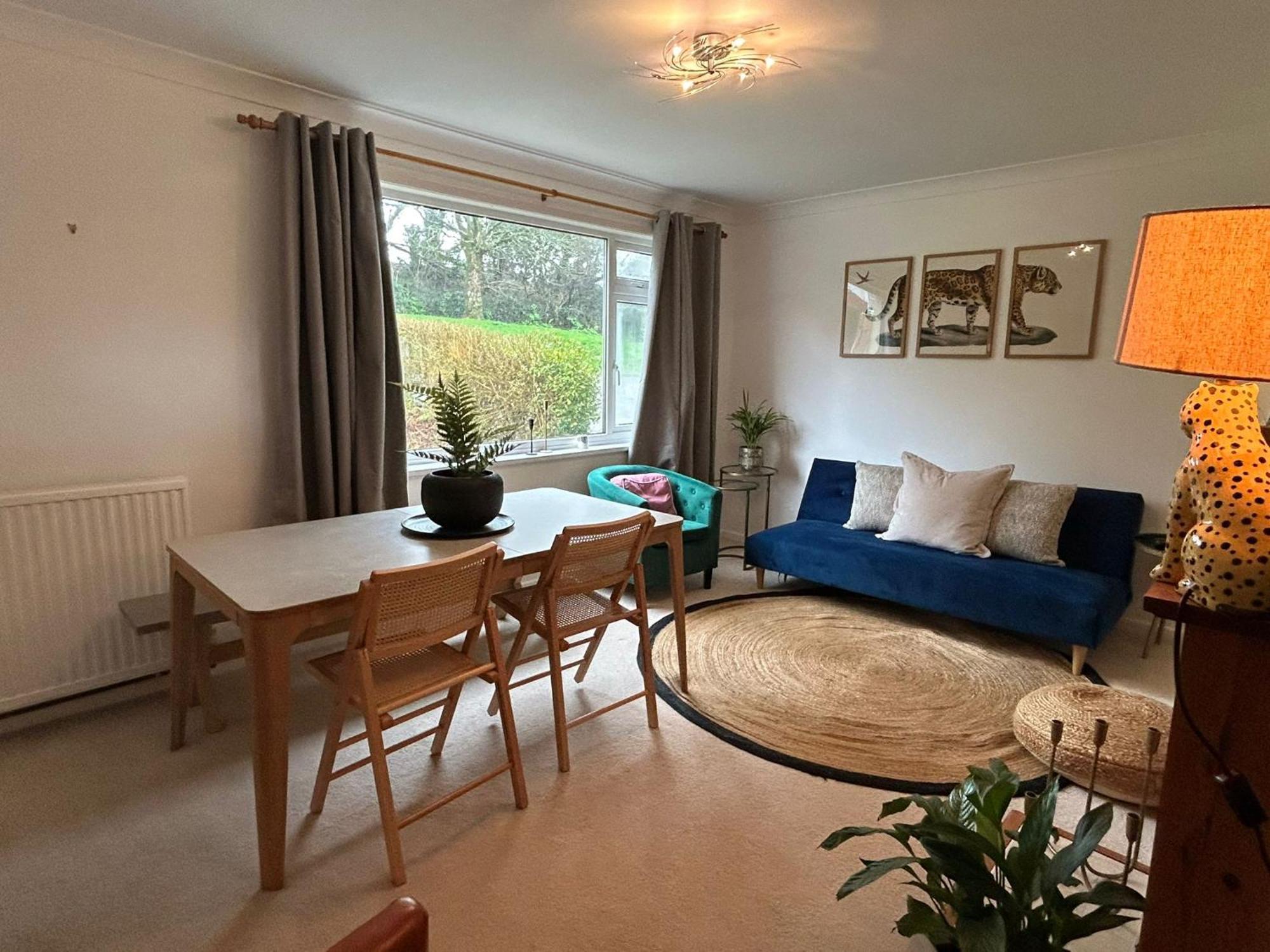 Dom wakacyjny Entire 4-bed, Near Town Centre